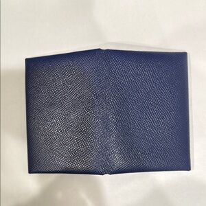 Hermes Navy Leather Card Holder
Auth 💯